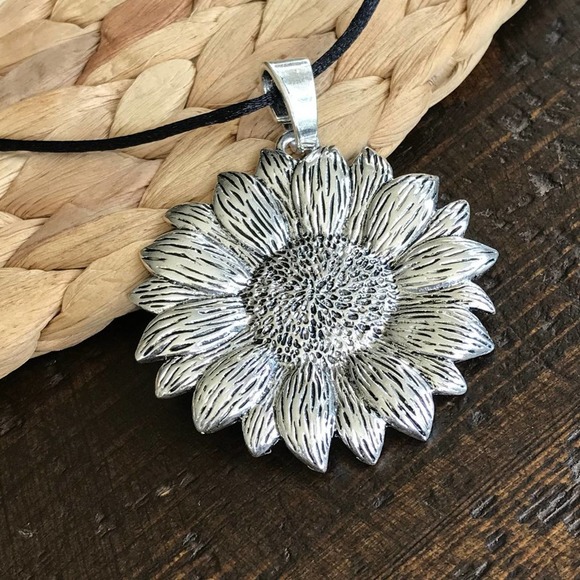 Artisan Silvertone SUNFLOWER Pendant Necklace 639 - Picture 3 of 7